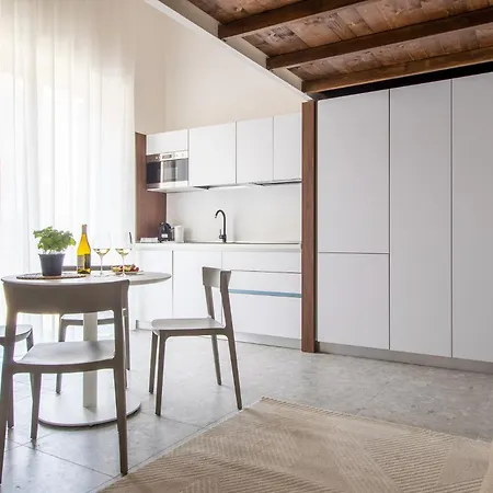 The Vertical House - Elegant Refuge On Two Floors דירה *