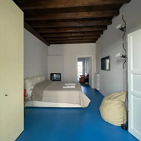 Apartment Newly Renovated Three-room Milan