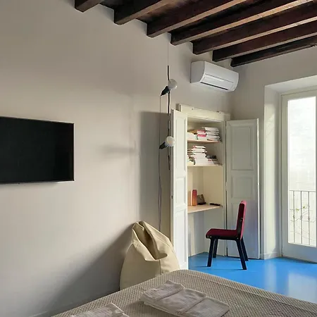 Newly Renovated Three-room *