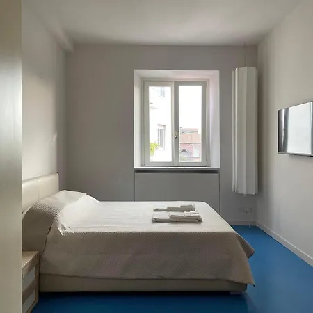Newly Renovated Three-room *