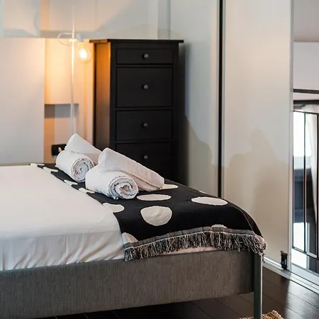 Refined Urban Living In Fondazione Prada Διαμέρισμα *