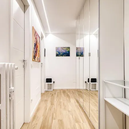 Joivy Stylish 2-bedroom Flat Near Citylife District * Milánó