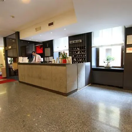 Club Hotel 3*