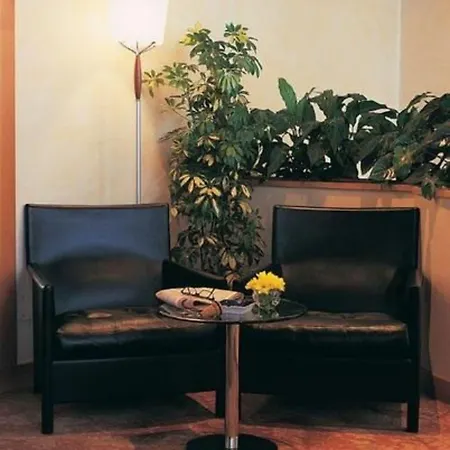 Mokinba Sant'ambroeus Hotell 3*