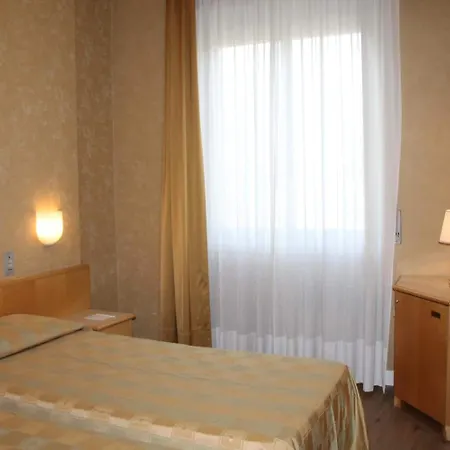 Отель Mokinba Sant'ambroeus