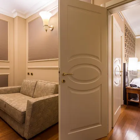 Отель Grand Visconti Palace 4*