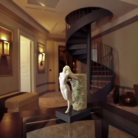 Отель Grand Visconti Palace 4*