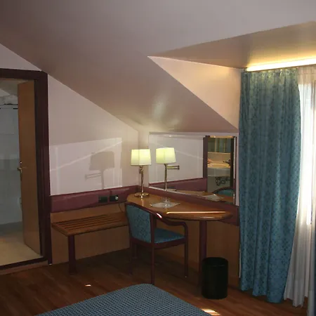 Отель Albert Hotel Милан