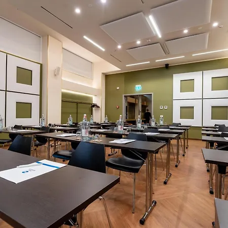 Western Madison Отель