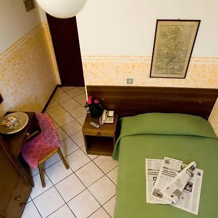 Otel Catalani E Madrid 2*