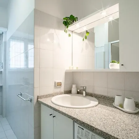 Duomo 10 Minutes Away Spacious 5 Pax Balcony Wifi Ac * Milano