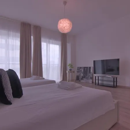 Апартаменты Sparkle - Chic In The