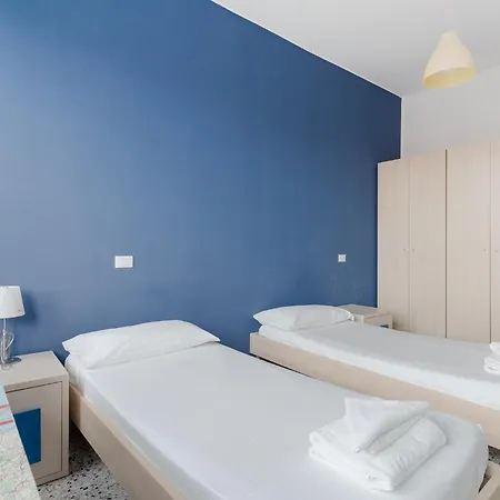 Guesthost - Farini For 6 People