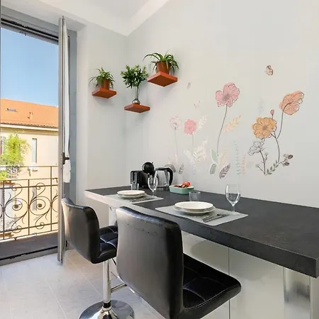 A Stone's Throw From - Balcony - Ac Apartamento *