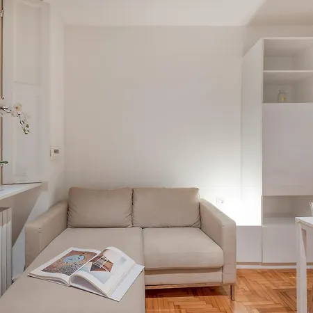 Appartamento Medici 8 - Center - B-home *