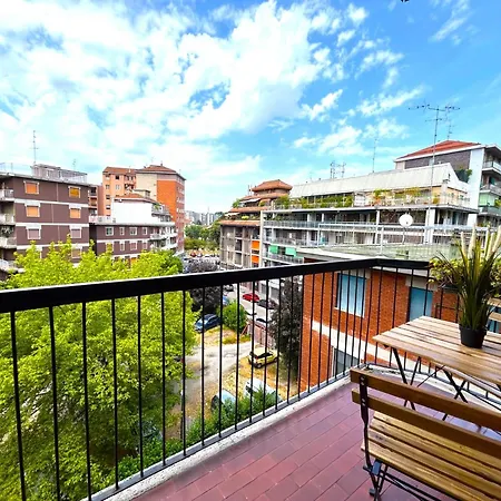 アパート Residenza Finmor - 25 Minuti Dal Duomo ミラノ