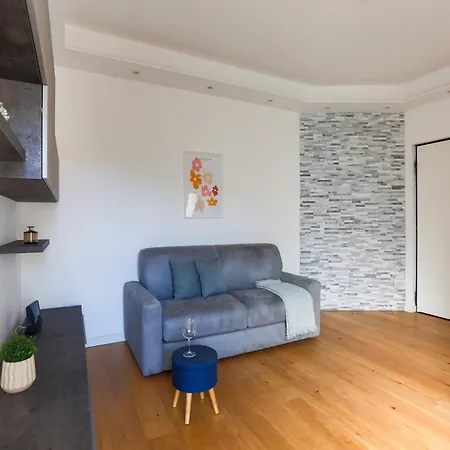 The Rent - Spacious Two-bedroom Flat Near * Milan