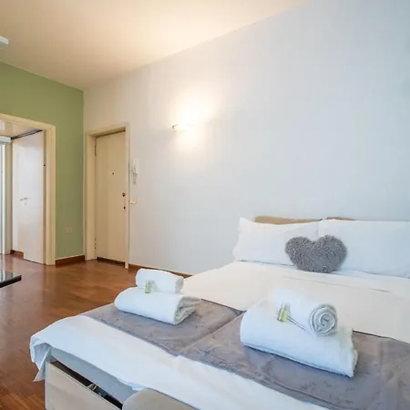 Appartamento Duomo 10 Minutes Away Spacious 5 Pax Balcony Wifi Ac