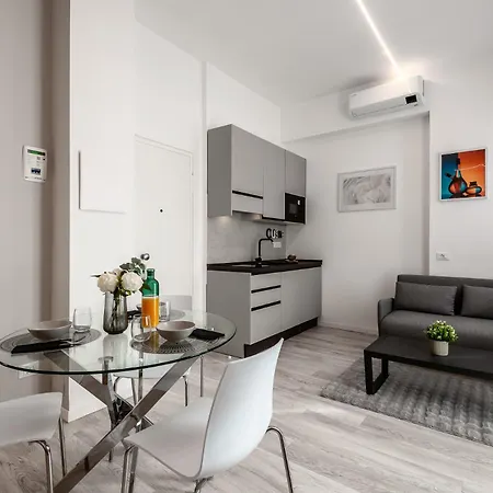 Stayeasy Crivelli - Stylish Studio, Duomo Walking *