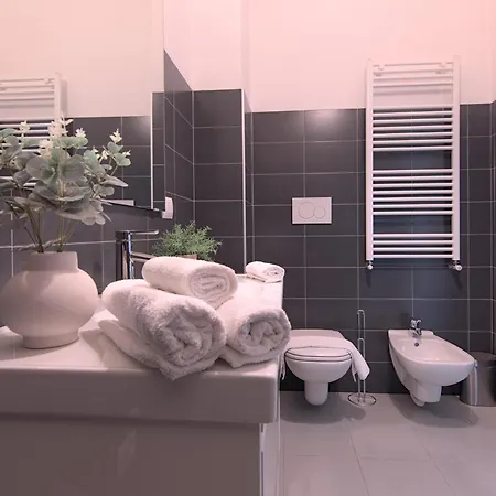 Sparkle - Chic In The