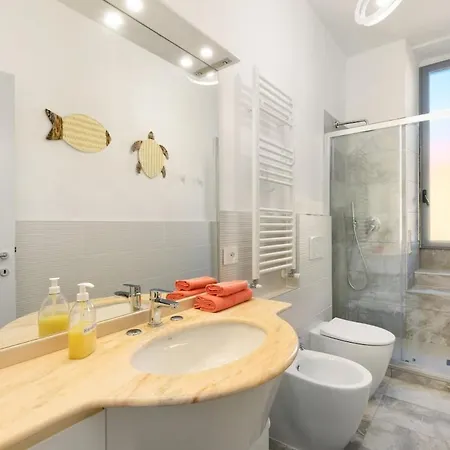 Apartamento A Stone's Throw From - Balcony - Ac Milão