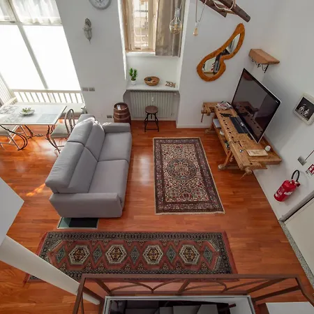 I-host - Nino Bixio 29 *