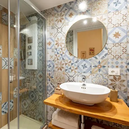 Bocconi 3 - Colorful - B Apartment *