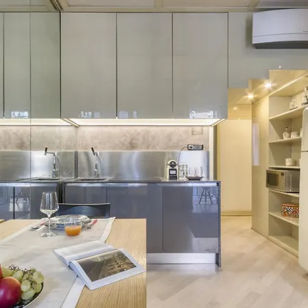 Cerva - Cozy 1 Bedroom With Balcony In San Babila By Rentopolis ميلان