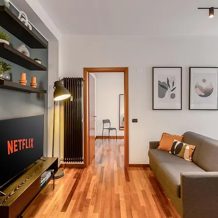 Spacious Design Flat At Navigli At 15 Min From Duomo