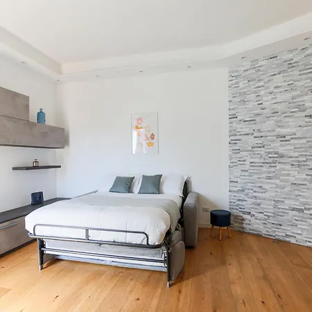 Apartment The Rent - Spacious Two-bedroom Flat Near