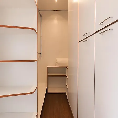 Contempora - Spacious 1 Bedroom & 2 Baths - Sant'Ambrogio Daire *