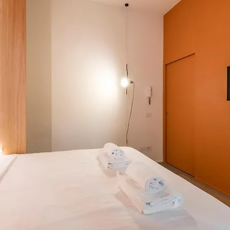 Mora 9 - The Boutique - B * Milano