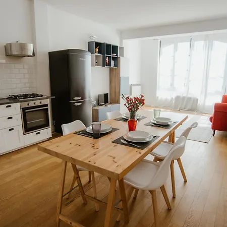 Guesthost - Mecenate Bright דירה