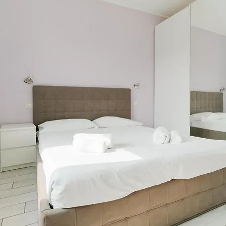 Guesthost - Spacious In Trenno Апартаменты *