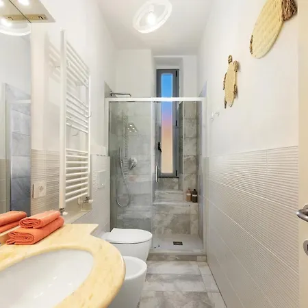 Apartamento A Stone's Throw From - Balcony - Ac