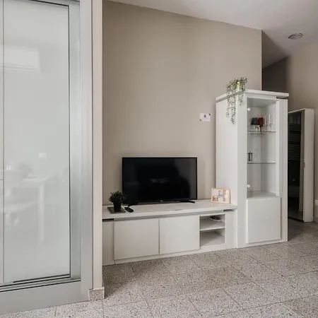 For 6 - Walk To Milan's Spots