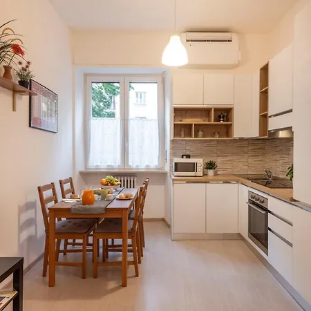 Strambio, 8 - Smart In * Milánó