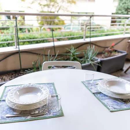 Elegant With Terrace In Life Appartement