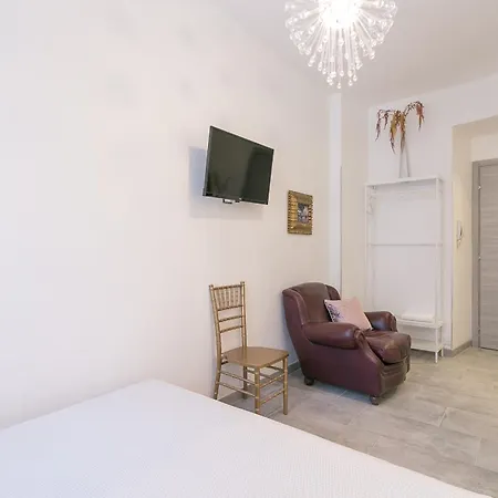 Joivy Cosy Studios, Easy Access To The Centre Of