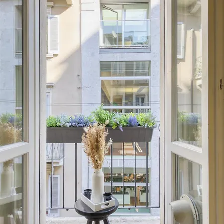 Daire Cerva - Cozy 1 Bedroom With Balcony In San Babila By Rentopolis Milano