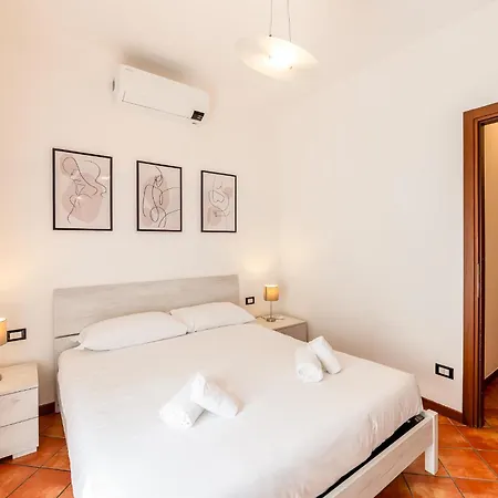 Spacious At 5 Min Walk From Station