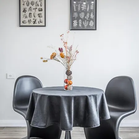 Station 400 Mt Apartment *