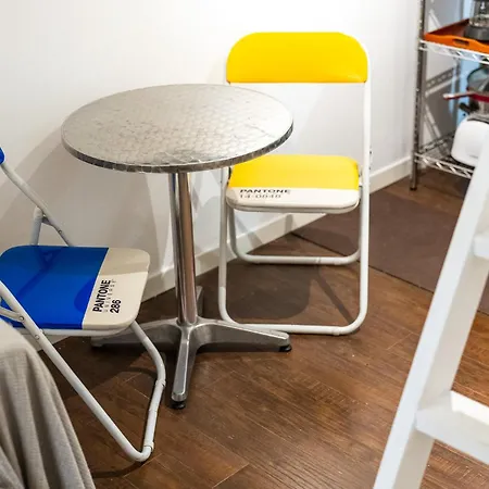 Cozy Near The Arch Of Peace *