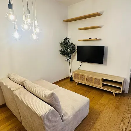 Isola Living - M3-m5 Zara Subway Διαμέρισμα *