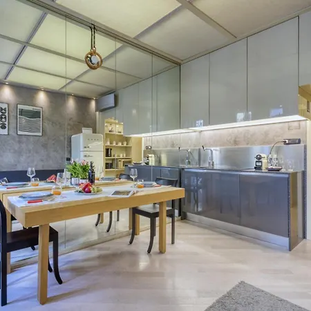 Cerva - Cozy 1 Bedroom With Balcony In San Babila By Rentopolis شقة ميلان