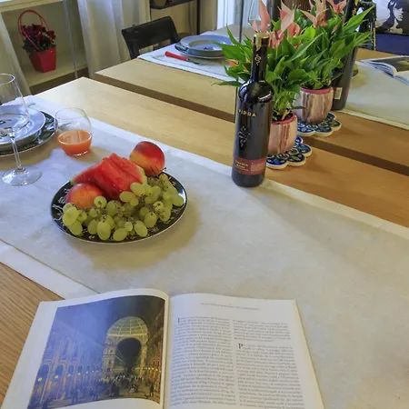 Daire Cerva - Cozy 1 Bedroom With Balcony In San Babila By Rentopolis Milano