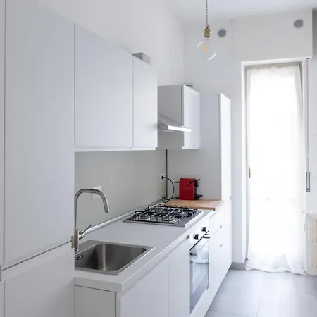 Spazioso Monolocale In Zona Residenziale - Mirablepm 아파트