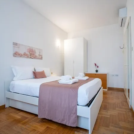 Appartamento Duomo 10 Minutes Away Spacious 5 Pax Balcony Wifi Ac Milano
