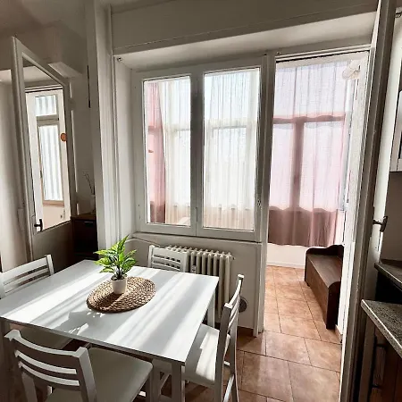 Bright Three-room 250m From The Subway Appartement Milaan