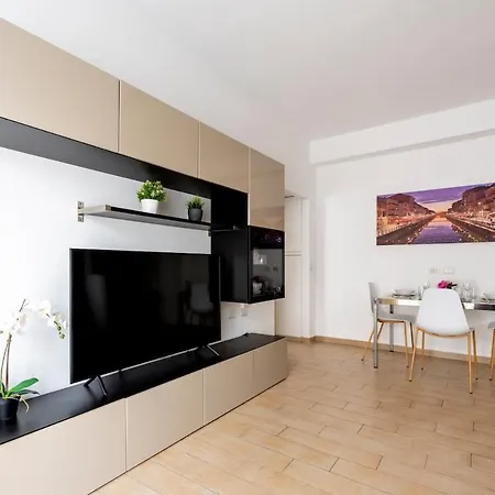 At Davide's House - Near The Metro Милан